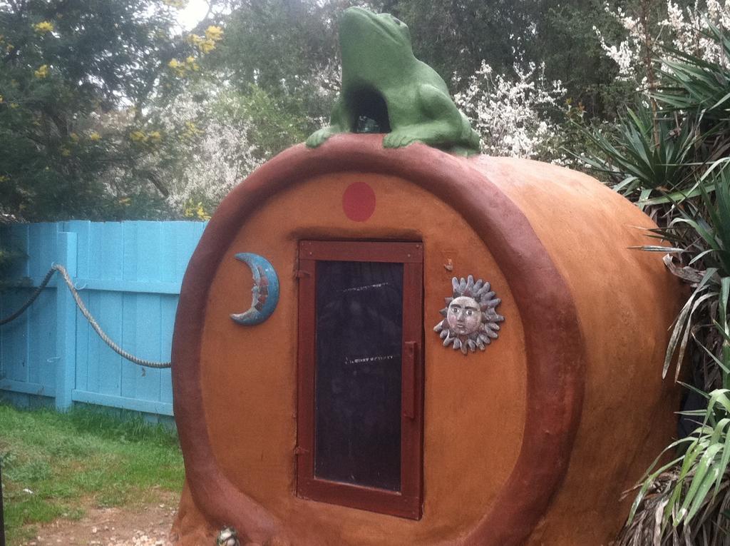 Hobbit Hut Hotel Geyserville Bagian luar foto