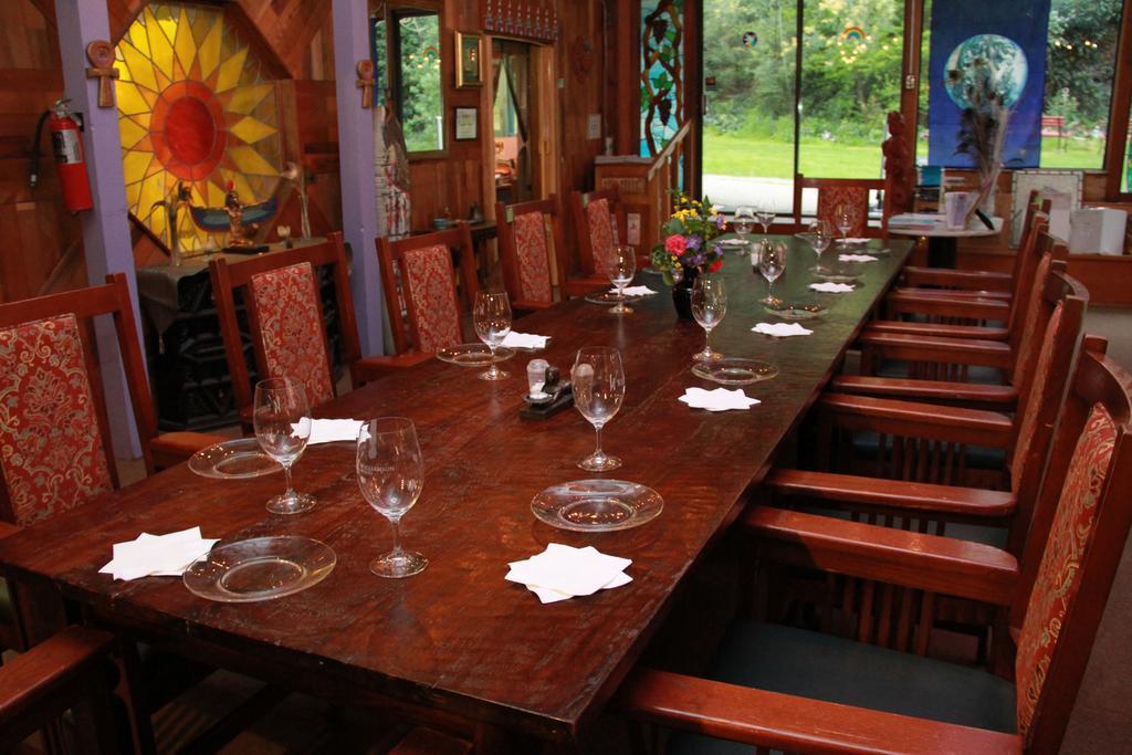 Hobbit Hut Hotel Geyserville Bagian luar foto